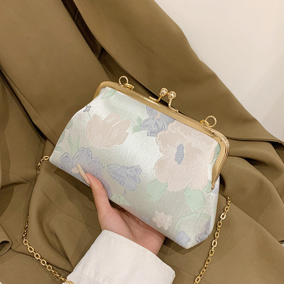 NEW CLIP CHAIN BAG สไตล์จีน กระเป๋าเปลือกกระเป๋ากระเป๋ากระเป๋าดอกไม้กระเป๋าไหล่กระเป๋าแฟชั่น อาหารเย็น กระเป๋ากระเป๋าสําหรับผู้หญิง