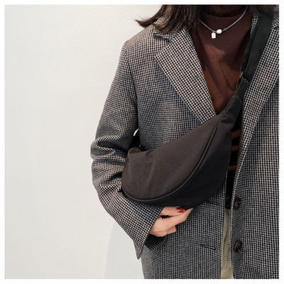 กระเป๋าสะพายไนลอน กระเป๋าสะพายไนลอน หญิง 2024 NEW DUMPLING lightweight underarm bag กระเป๋าสะพายกระเป๋าสะพายกระเป๋า