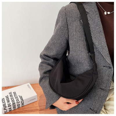 กระเป๋าสะพายไนลอน กระเป๋าสะพายไนลอน หญิง 2024 NEW DUMPLING lightweight underarm bag กระเป๋าสะพายกระเป๋าสะพายกระเป๋า