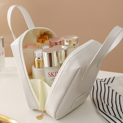 MAKEUP BAG 2023 NEW PORTABLE LARGE Capacity WATERPROOF TRAVEL PORTABLE TOILETRIES AND SKINCARE STOCK BAG ขายของใช้ในห้องน้ําและกระเป๋าเก็บรักษาผิวหนัง