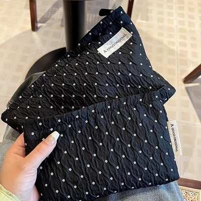 POLKA DOT BLACK MAKEUP BAG สวย สะอาด