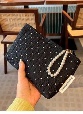 POLKA DOT BLACK MAKEUP BAG สวย สะอาด