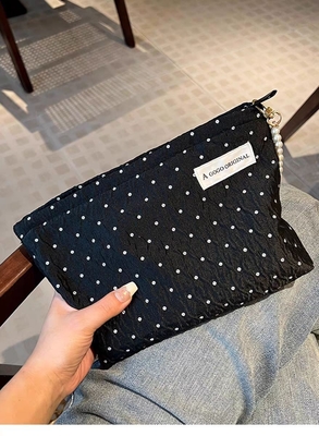 POLKA DOT BLACK MAKEUP BAG สวย สะอาด