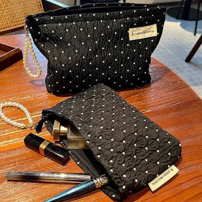 POLKA DOT BLACK MAKEUP BAG สวย สะอาด
