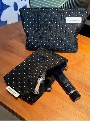 POLKA DOT BLACK MAKEUP BAG สวย สะอาด