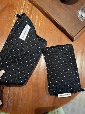 POLKA DOT BLACK MAKEUP BAG สวย สะอาด
