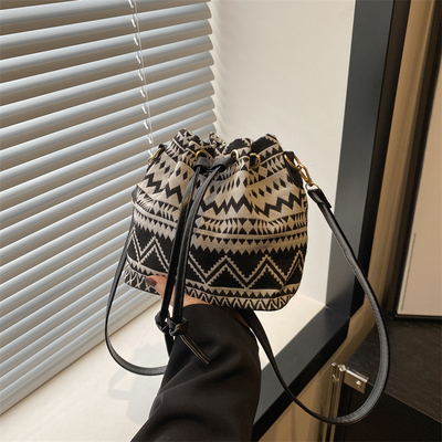 NEW CHINESE NATIONAL WIND ARMIPIT BUCKET BAG แฟชั่นแบบง่ายๆ เทรนด์ฤดูร้อน สไตล์ผ้าใบใหม่ สไตล์สูง