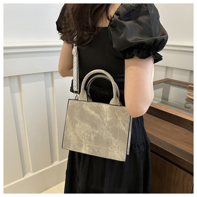 VINTAGE CHIC TEXTURED LETTER TOTE BAG กระเป๋าผ้าผู้หญิง 2024 กระเป๋าผ้าแฟชั่นขนาดใหญ่