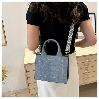 VINTAGE CHIC TEXTURED LETTER TOTE BAG กระเป๋าผ้าผู้หญิง 2024 กระเป๋าผ้าแฟชั่นขนาดใหญ่