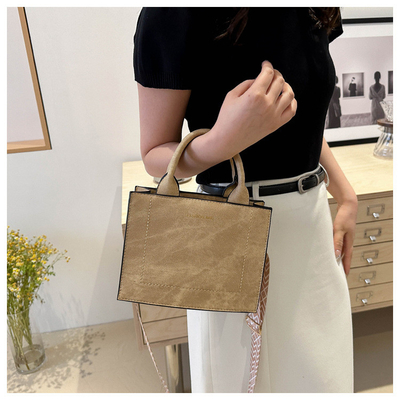 VINTAGE CHIC TEXTURED LETTER TOTE BAG กระเป๋าผ้าผู้หญิง 2024 กระเป๋าผ้าแฟชั่นขนาดใหญ่