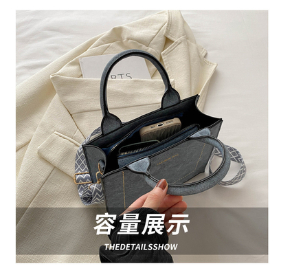 VINTAGE CHIC TEXTURED LETTER TOTE BAG กระเป๋าผ้าผู้หญิง 2024 กระเป๋าผ้าแฟชั่นขนาดใหญ่