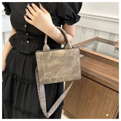 VINTAGE CHIC TEXTURED LETTER TOTE BAG กระเป๋าผ้าผู้หญิง 2024 กระเป๋าผ้าแฟชั่นขนาดใหญ่