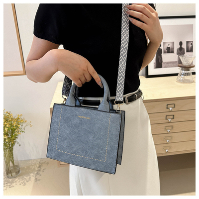 VINTAGE CHIC TEXTURED LETTER TOTE BAG กระเป๋าผ้าผู้หญิง 2024 กระเป๋าผ้าแฟชั่นขนาดใหญ่