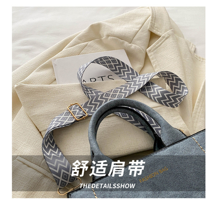 VINTAGE CHIC TEXTURED LETTER TOTE BAG กระเป๋าผ้าผู้หญิง 2024 กระเป๋าผ้าแฟชั่นขนาดใหญ่