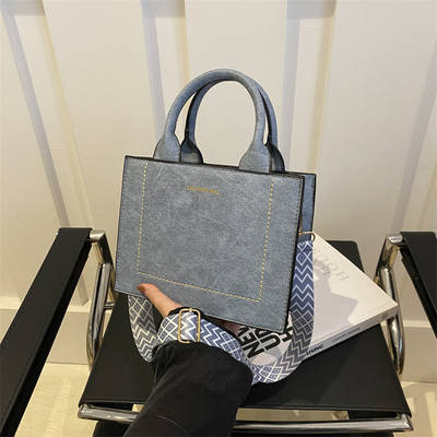 VINTAGE CHIC TEXTURED LETTER TOTE BAG กระเป๋าผ้าผู้หญิง 2024 กระเป๋าผ้าแฟชั่นขนาดใหญ่