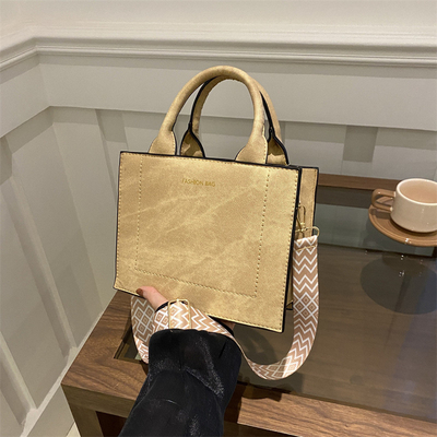 VINTAGE CHIC TEXTURED LETTER TOTE BAG กระเป๋าผ้าผู้หญิง 2024 กระเป๋าผ้าแฟชั่นขนาดใหญ่