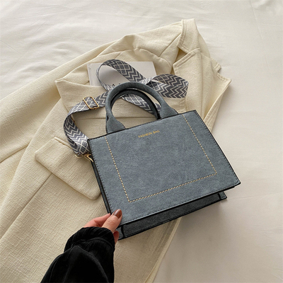VINTAGE CHIC TEXTURED LETTER TOTE BAG กระเป๋าผ้าผู้หญิง 2024 กระเป๋าผ้าแฟชั่นขนาดใหญ่