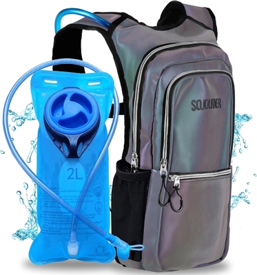 Sojourner Hydration Pack กระเป๋าเปื้อนน้ํา - กระเป๋าเปื้อนน้ําที่มี 2 ลิตรของน้ํา