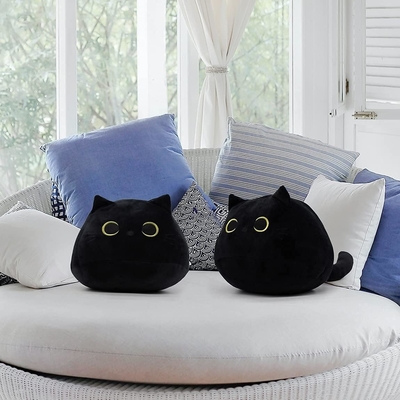 ตุ๊กตาแมวสีดํา: หมอนสัตว์ที่อ่อนโยน, เติม, การตกแต่งโซฟาเด็ก, การออกแบบรูปแมว
